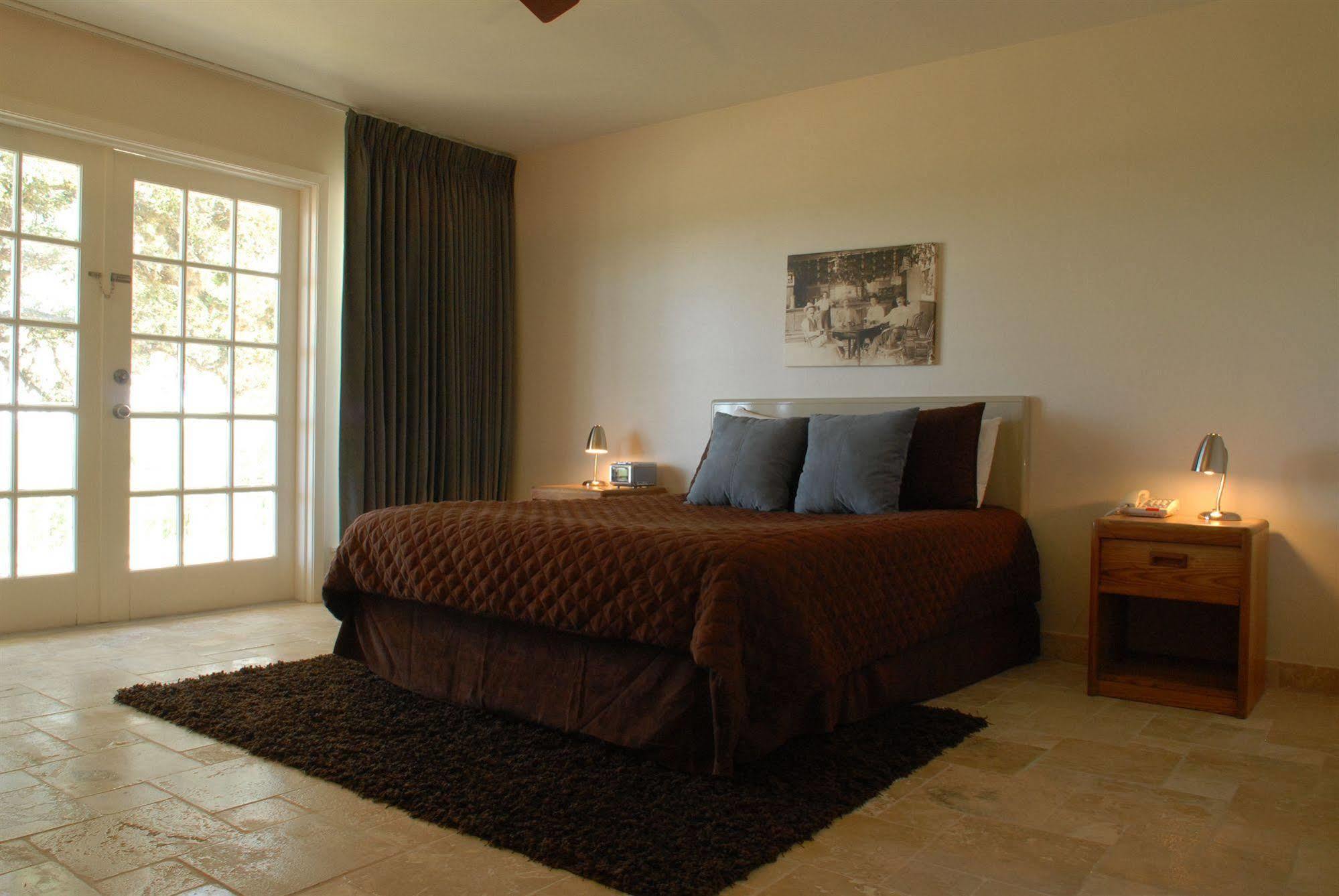 Hillside Boutique Hotel Castroville Bagian luar foto