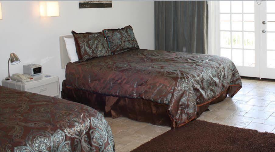 Hillside Boutique Hotel Castroville Bagian luar foto